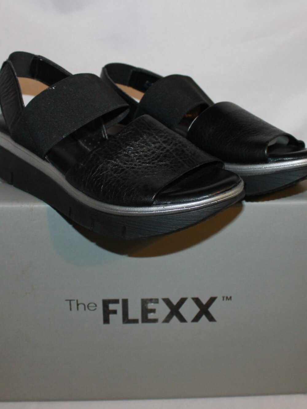 The FLEXX Cushy women's sandals in black leather